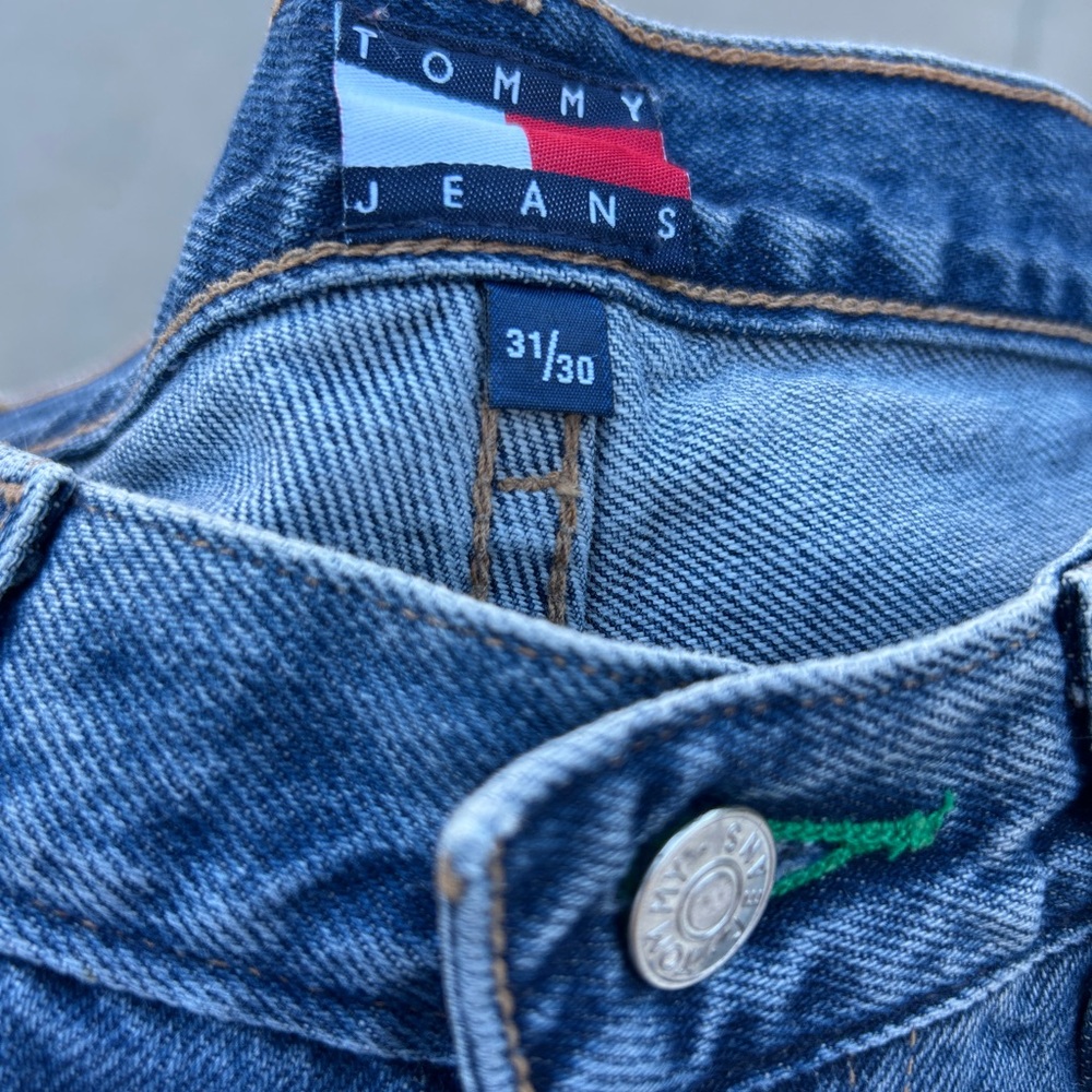 Vintage Tommy Hilfiger Men's Deep Blue Loose Fit Jeans Size 31/30 - Picture 5 of 9